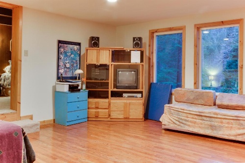 Chamberlands Cabin image 8